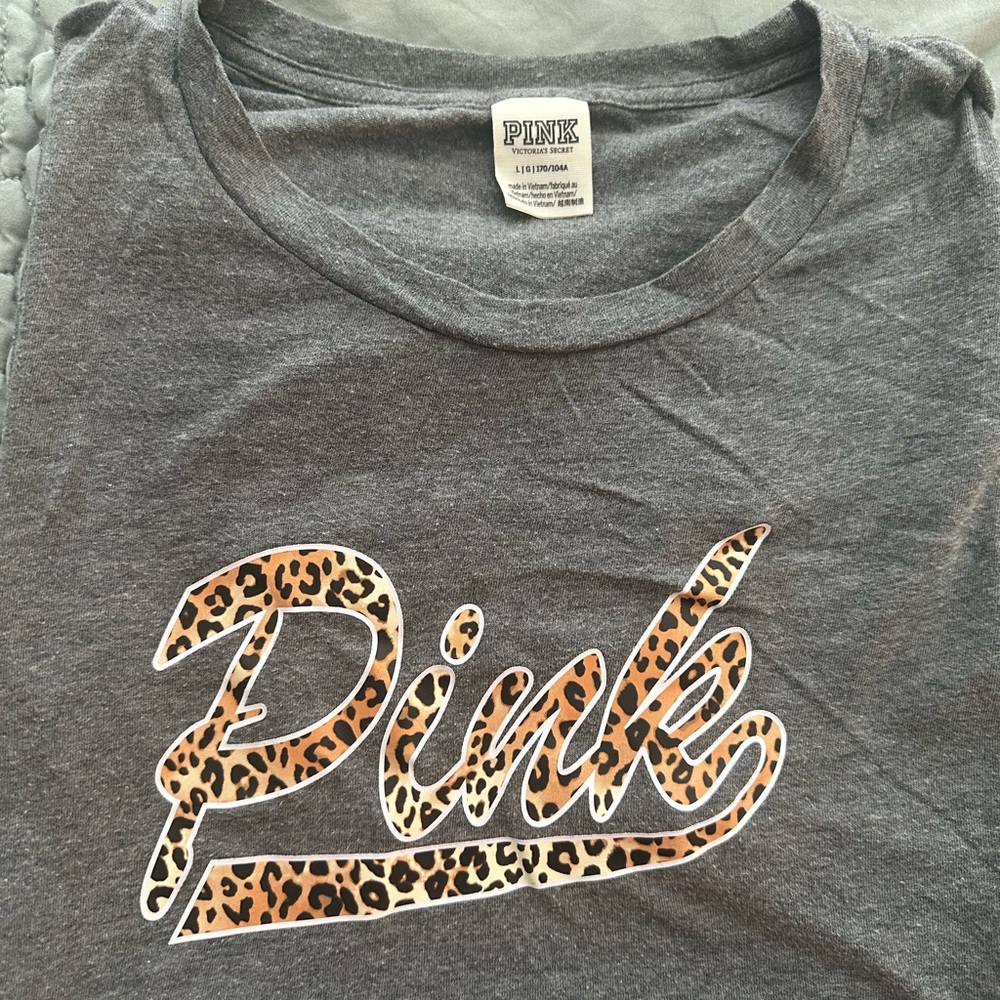 PINK Victoria's Secret Gray Short Sleeve Tee with Leopard Print